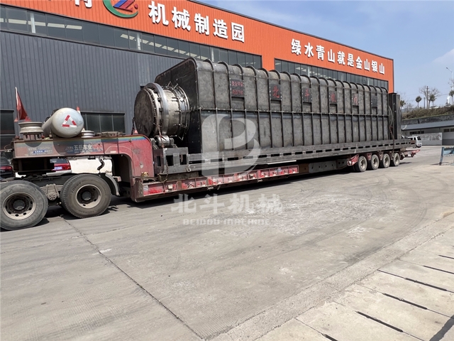 北斗機械加速線路板炭化爐裝車,確保設備快速發往安徽